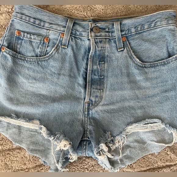 Levi’s 501 Cutoffs Shorts Denim Lt Wash Raw Frey Hem Distressed Buttonfly SZ: 28 - Picture 8 of 8